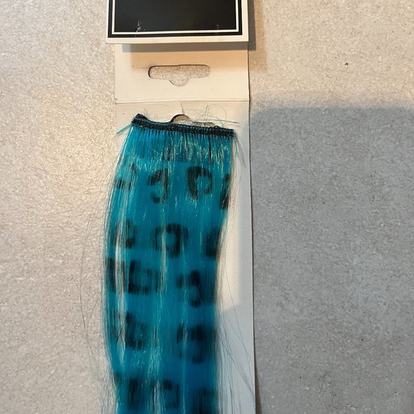 Spirit Hair Flair 1 Piece Clip in Hair Extension Blue Animal Print 11 Inches NEW - Picture 3 of 3
